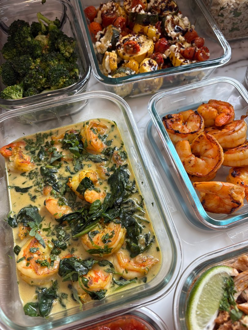 Close-up of creamy shrimp with spinach and grilled shrimp.