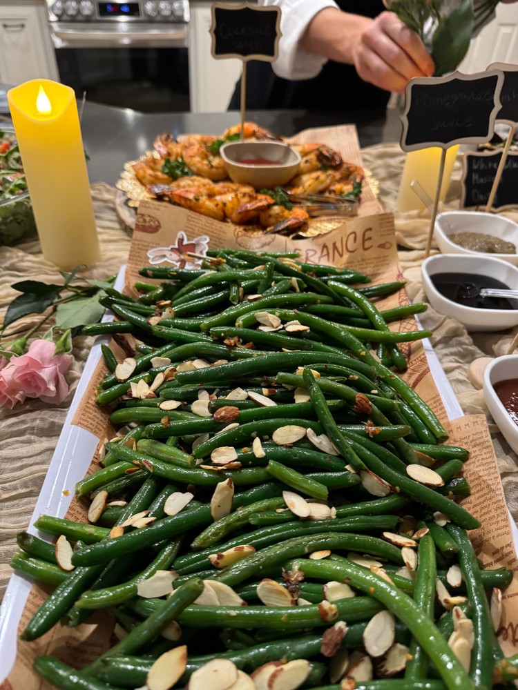Garlicky green beans with lemon juice and sliced almonds